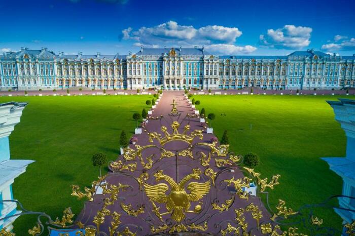 Екатерининский дворец (современный вид от главных ворот). | Фото: summoning.ru.