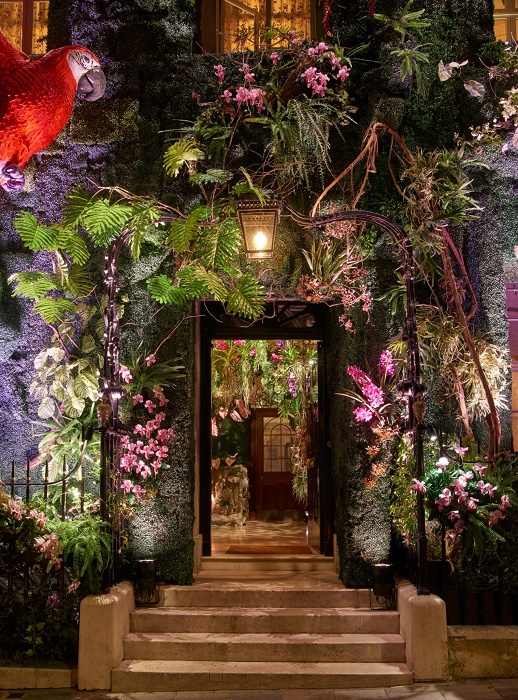 Тропические джунгли могут увидеть все желающие, а вот попасть внутрь – только избранные (Annabel’s, Лондон). | Фото: epicureanlife.co.uk.