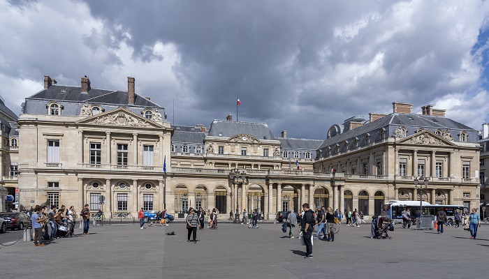 Роскошный королевский дворец в XVIII веке превратился в главный развлекательный центр Парижа (Palais Royal, Париж). | Фото: snippetsofparis.com.
