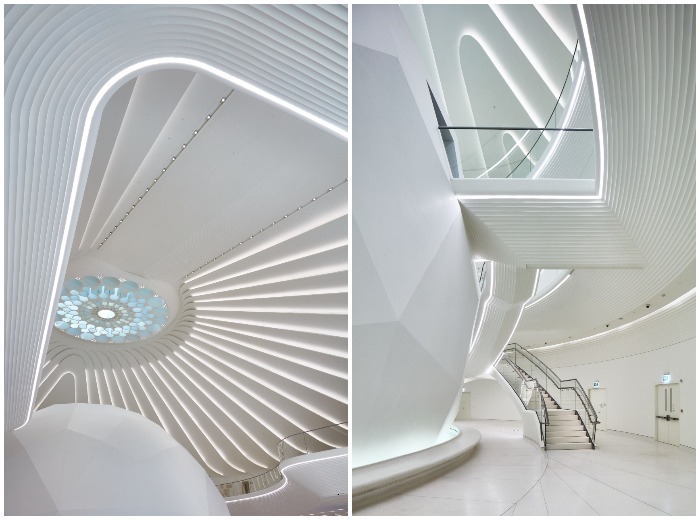 Белоснежные тона, футуристические формы лестниц и переходов стали украшением внутреннего пространства павильона (Дубай, ОАЭ).