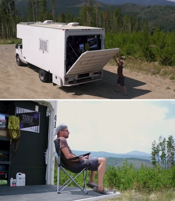 Откидная задняя дверь превратилась в открытую террасу и сцену. Откидная задняя дверь превратилась в открытую террасу и сцену.