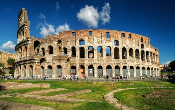 В это сложно поверить, но Колизей построили из кирпича (в Италии кирпич называют mattone, что означает «брусок из обожженной глины»). | Фото: amigooo.livejournal.com.