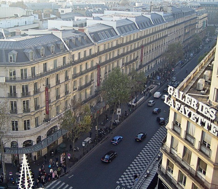 Изначально мансардные крыши строились только для богатых заказчиков (здания вдоль Бульвар Осман в Париже). | Фото: en.wikipedia.org.