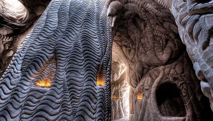 Ра Полетт прокладывает свой путь в подземный мир, создавая умопомрачительные и волшебные пространства (Нью-Мексико, США).