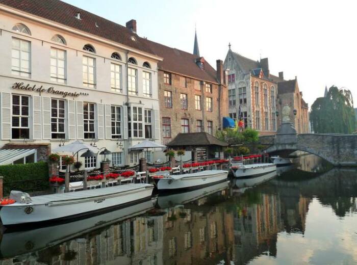 Лодочные экскурсии стартуют с главной набережной города – Rosary Quay (Брюгге, Бельгия). | Фото: junesonajourneyblog-wordpress-com.