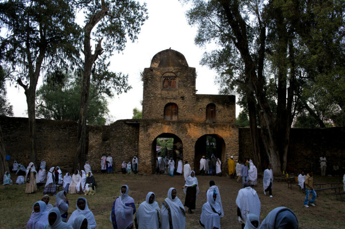 Старинный город и резиденция императоров стали местом паломничества туристов и православных во время религиозных праздников (Fasil Ghebbi, Эфиопия). | Фото: whc.unesco.org.