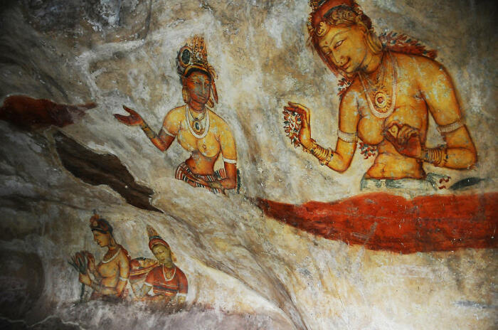Фрески наносились особым способом на фарфоровое покрытие, чтобы получалось более объемное изображение (Сигирия, Шри-Ланка). | Фото: putidorogi-nn.ru.