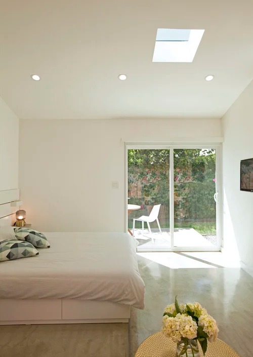 Спальная зона в трансформированном гараже (Ladera Heights ADU). Спальная зона в трансформированном гараже (Ladera Heights ADU).