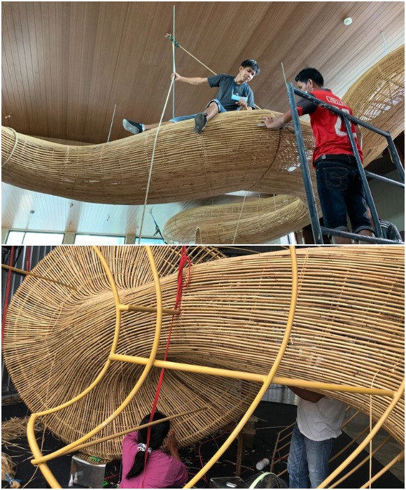 Плетением масштабных декоративных элементов из ротанга занимались местные мастера (Chiang Mai Art Gallery, Таиланд).