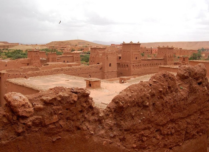 Время, погодные условия и окружающая среда пагубно влияют на строения из сырцового кирпича (Ксар Айт-Бен-Хадду, Марокко). | Фото: indemniflight.com.