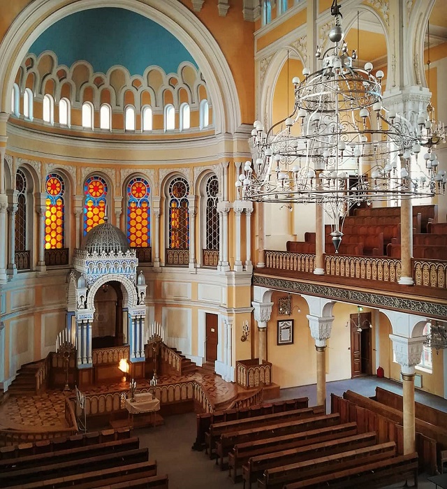 Интерьер Большой Хоральной синагоги отличается изысканностью и роскошным убранством. | Фото: peterburg.guide.