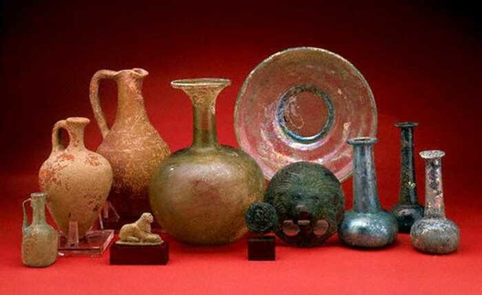 Древнеегипетские стеклянные изделия, которым по меньшей мере 3 тысячи лет. | Фото: torque-stock.ru.