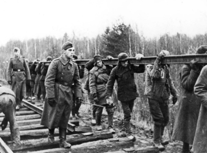 Труд военнопленных использовался на прокладке железнодорожных путей. | Фото: zabavatut.ru.