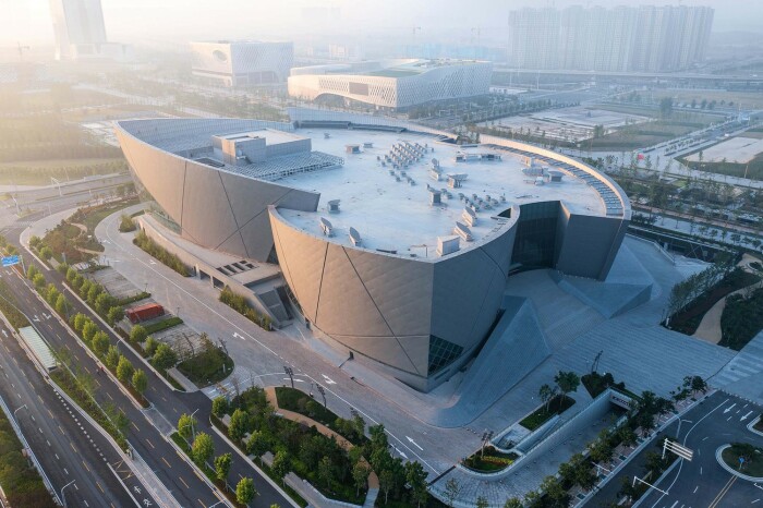Архитектурный комплекс состоит из 4 крупных структур, объединенных одной крышей (Zhengzhou Grand Theatre, Китай). | Фото: globaldesignnews.com.