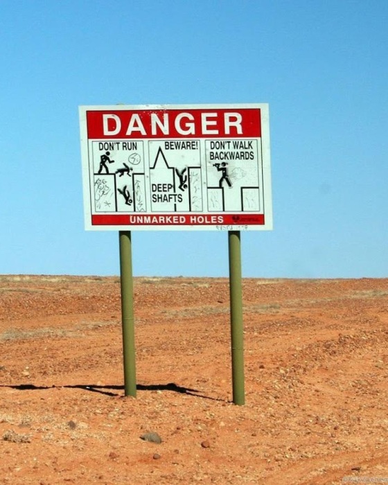По всей территории, где расположен подземный город, установлены предупреждающие знаки (Кубер-Педи, Австралия). | Фото: kakzachem.ru.