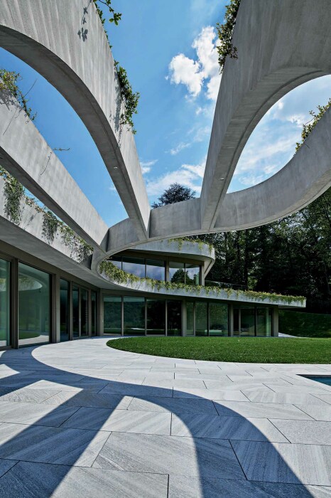 Эффектные скульптурные элементы напоминают гигантскую перголу из бетона (Atelier Alice Trepp, Швейцария). | Фото: boomers-daily.com.