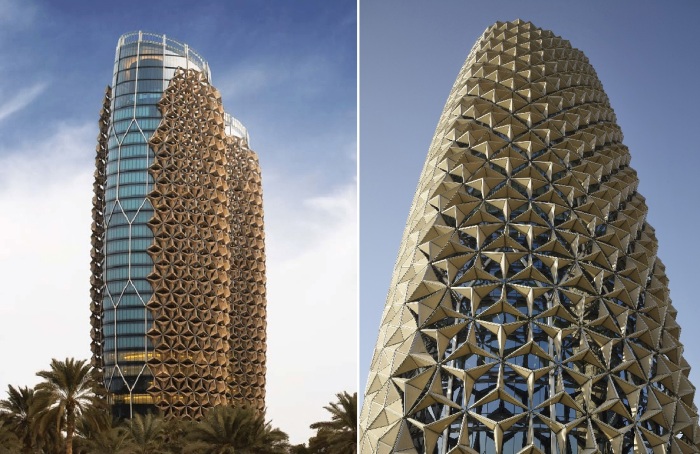 Инновационный затеняющий фасад создан из покрытых стекловолокном треугольников, приводимых в действие линейным приводом, запрограммированным реагировать на движение солнца (Al Bahar Towers, Абу-Даби). 