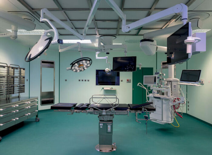 В новом хирургическом центре оборудовано 18 ультрасовременных операционных залов и множество манипуляционных кабинетов (San Raffaele Hospital, Италия). | Фото: milano.corriere.it.