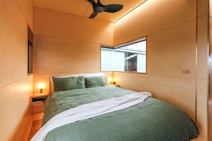 Уютная спальня с расслабляющей обстановкой.