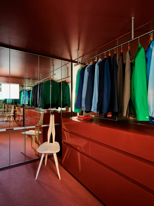 Нашлось место и для гардеробной (JB Green, Сидней). | Фото: metalocus.es. Нашлось место и для гардеробной (JB Green, Сидней). | Фото: metalocus.es.