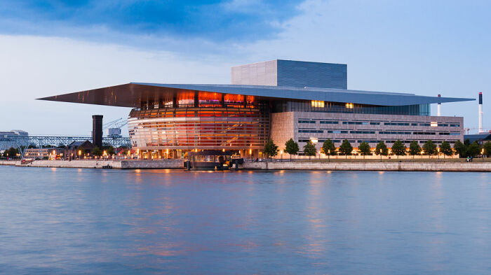 Общая площадь 14-этажного здания театрального комплекса превышает 41 тыс. квадратных метров (The Royal Danish Opera, Копенгаген). | Фото: commons.wikimedia.org.