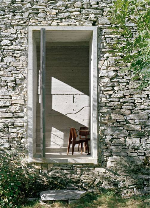 Вход в зону гостиной-столовой (Casa d'Estate, Швейцария). | Фото: piximus.net.