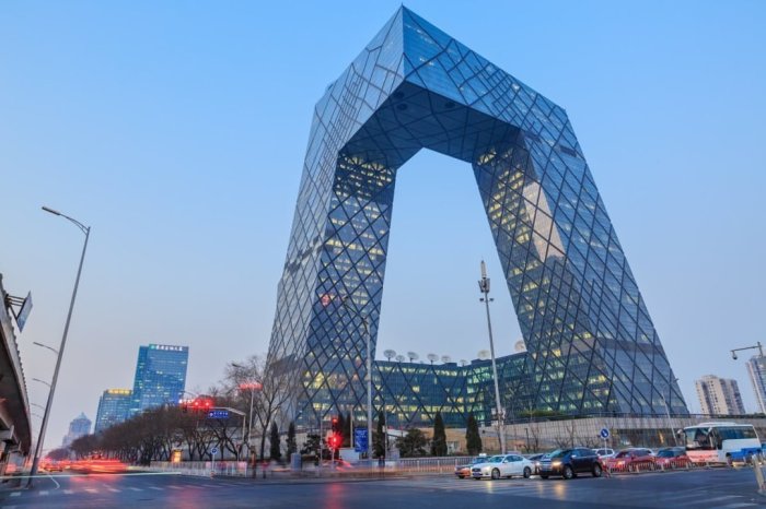 Небоскреб штаб-квартиры CCTV в Пекине получил народное прозвище – «штанишки» (Китай) . | Фото: instaphenomenons.me.