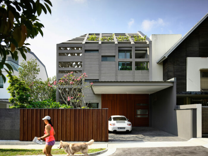 Подземный и цокольный этажи позволили разгрузить жилое пространство, сделать его более просторным и комфортным (Concrete Yin Yang House, Сингапур). | Фото: habitusliving.com.