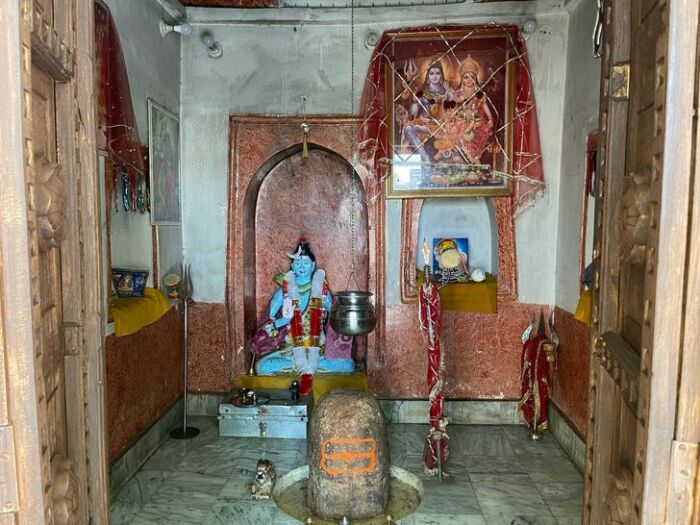 Несмотря на запустение и разруху паломники-индуисты устремляются к своей святыни со всего мира (Katas Raj Temples, Пакистан). | Фото: wall.alphacoders.com.