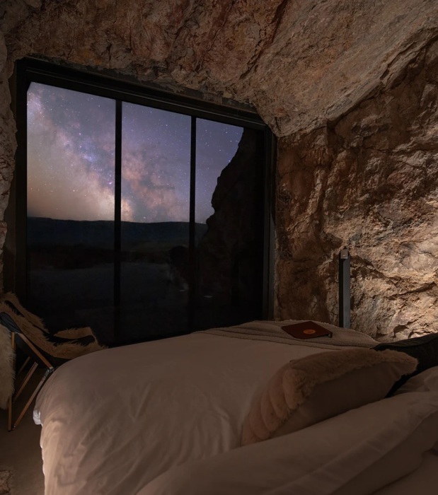 Прямо с кровати можно наблюдать звездное небо (The Summit at Big Bend, Техас). | Фото: thevalemagazine.com.