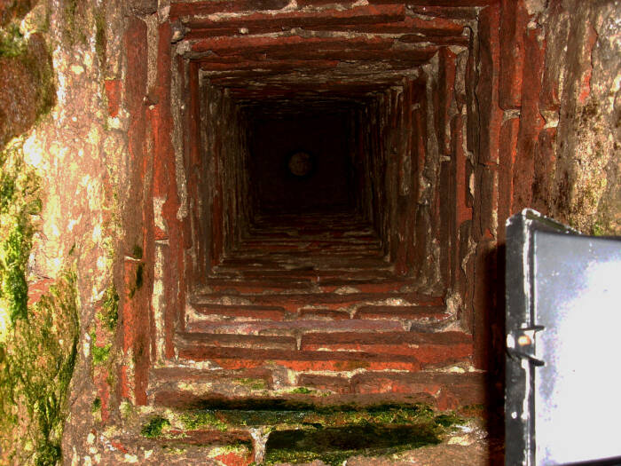 Система шахт из воздуховодов обеспечивала свежим воздухом даже нижние уровни подземелья, расположенные на глубине 8-12 метров (Jihlavské podzemí, Чехия). | Фото: romaelazioperte.blogspot.com.