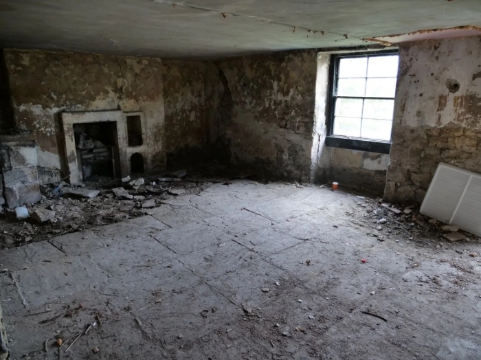 Специалисты предполагают, что в подвальных помещениях ранее жила прислуга, о чем свидетельствуют камины (Бат, Великобритания). | Фото: outsideandactive.com.