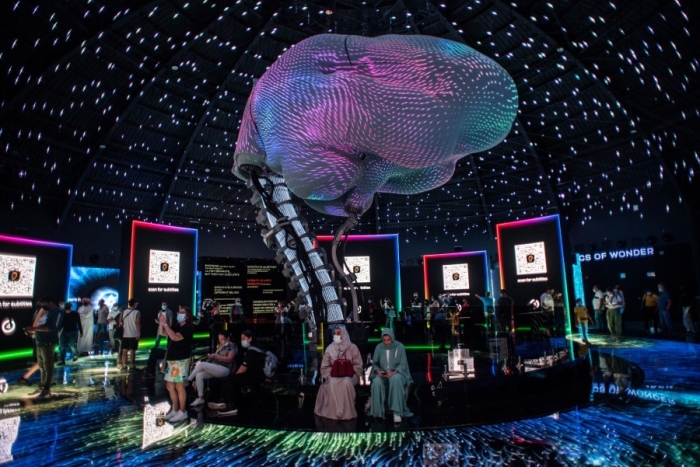 Иммерсивный перформанс «Механика чуда» с главной скульптурой мозга человека расположен в главном зале павильона (Dubai Expo 2020). | Фото: © Илья Иванов.