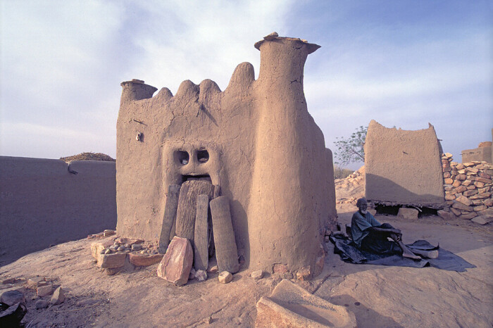 Одно из святилищ традиционной деревни Бандиагары. | Фото: whc.unesco.org.