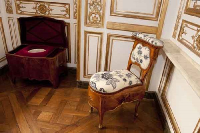 Более приемлемые условия были созданы лишь для короля, членов его семьи и особо приближенных (Château de Versailles, Франция). | Фото: travelspacesafaris.com.