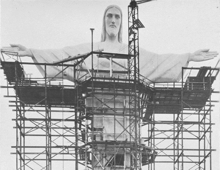 Возведение статуи Христа-Искупителя в Рио-де-Жанейро (1924 г., Бразилия).
