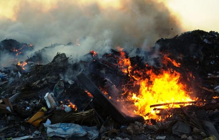 Сжигание мусора грозит экологическими катастрофами.