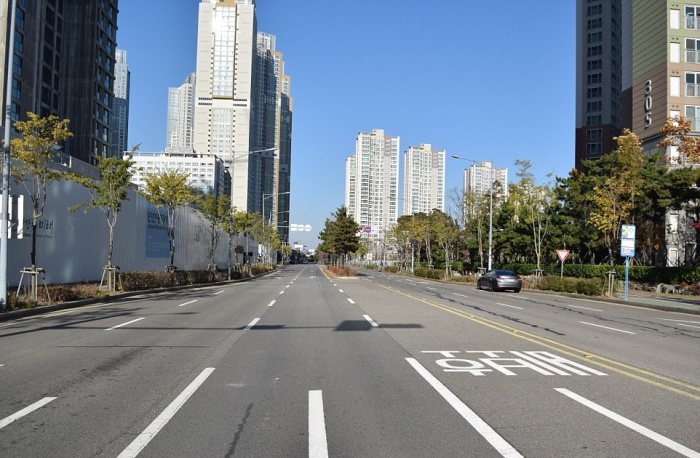 Пустынные улицы высокотехнологичного города будущего навевают лишь тоску (Songdo IBD, Южная Корея). | Фото: businessinsider.com.