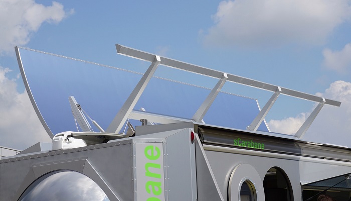 На крыше sCarabane-2017 установлены солнечные панели. | Фото: autoevolution.com.