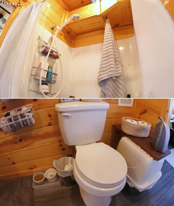 Несмотря на скромные размеры в контейнерном доме имеется душ и смывной унитаз (Ньюпорт, США).