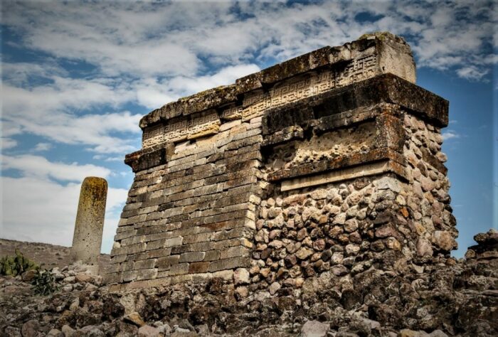 Самые древние архитектурные сооружения особым колоритом не отмечались (Митла, Мексика). | Фото: commons.wikimedia.org.