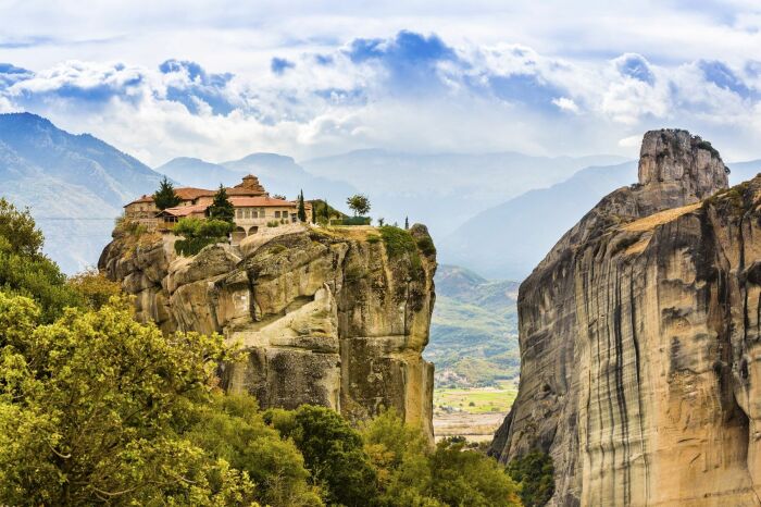 Удивительные монастыри Метеоры находятся в долине реки Пиниос (Фессалия, Греция). | Фото: ellas-excursion.com.