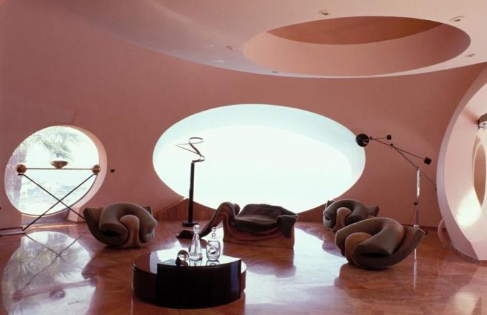 Неординарный интерьер и причудливая мебель украшают «Дворец пузырей» (Теуль-сюр-Мер, Франция). | Фото: 7dach.ru.