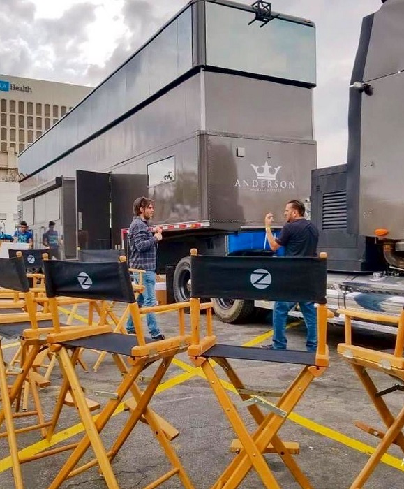 Off Script больше похож на броневик. Off Script больше похож на броневик.