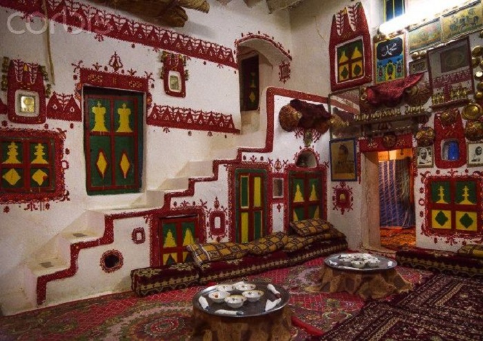 Украшением интерьеров домов занимались женщины, превращая их в невероятно красочный мир (Ghadames, Ливия) | Фото: ru.theoutlook.com.ua.