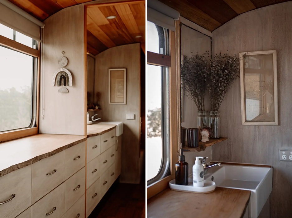 Вместительные тумбы и раковина в открытом доступе (The Bus Hideaway).