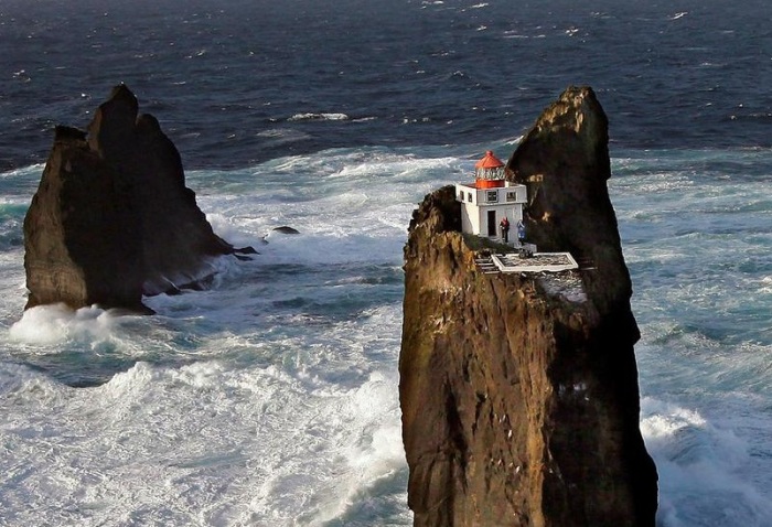 Исландский маяк Тридрангар – мечта интроверта и самое труднодоступное место на планете. | Фото: icelandmonitor.mbl.is