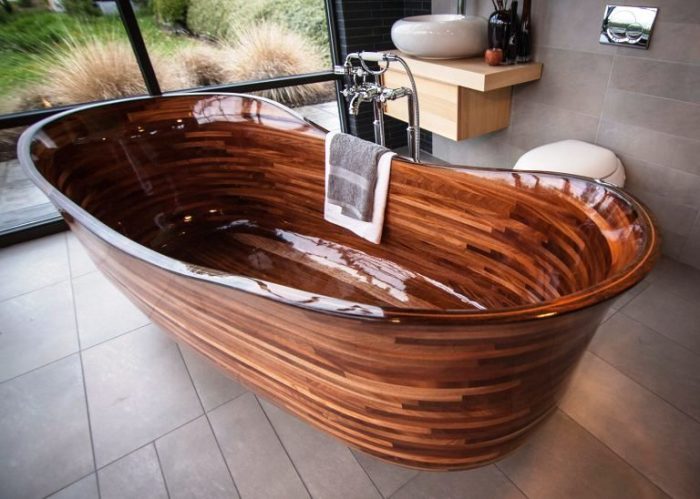 Американский строитель лодок создал впечатляющую коллекцию ...деревянных ванн. | Фото: vrutmilife.com.