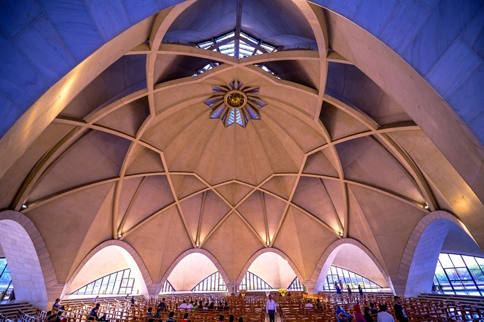 This is how the temple looks from the inside (Lotus Temple, New Delhi).