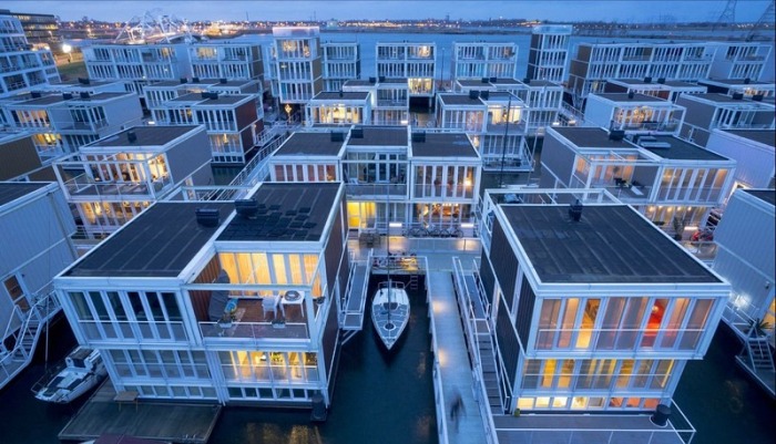 У этого района большое будущее, ведь территория Амстердама рискует быть затоплена в любой момент. | Фото: mirkrasiv.ru.